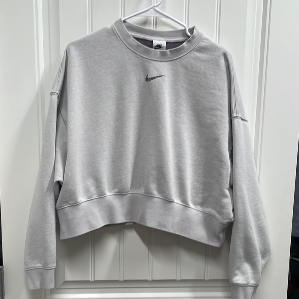 Nike Women's Light Gray Cropped Sweatshirt